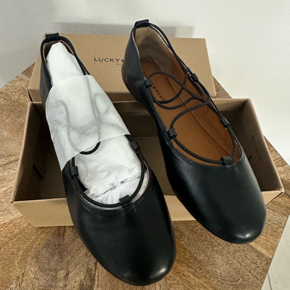 Lucky Brand Black youth girls size 4 flats Eviee